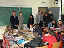 Asson - Une &eacute;cole fonctionnelle dans des murs anciens