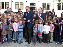 Asson - Une &eacute;cole fonctionnelle dans des murs anciens