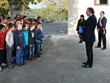 Asson - Une &eacute;cole fonctionnelle dans des murs anciens