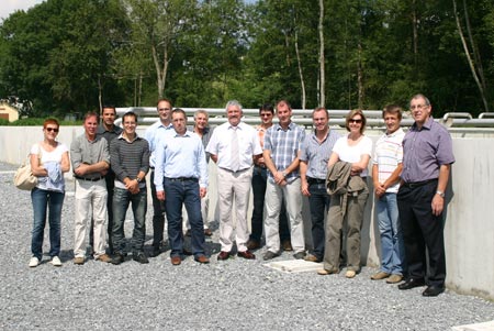 Asson  Elus et intervenants devant un bassin plant&eacute; de roseaux.