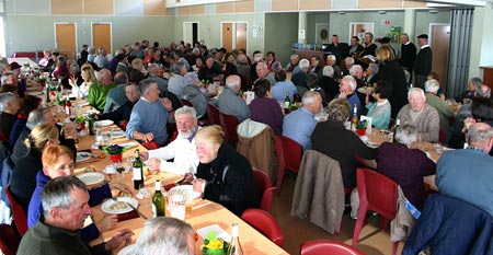 Clicquez pour agrandir Asson - Le repas des ainés