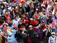 Asson - Carnaval 2012 - L&rsquo;&eacute;cole du Bourg n&rsquo;a pas failli &agrave; la tradition