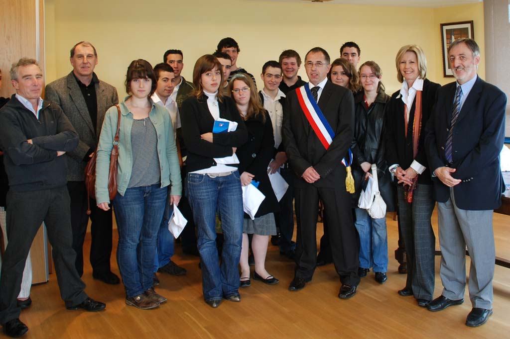 http://www.asson.fr/actualites/2009/0905/0905-Livret-citoyen-1.jpg